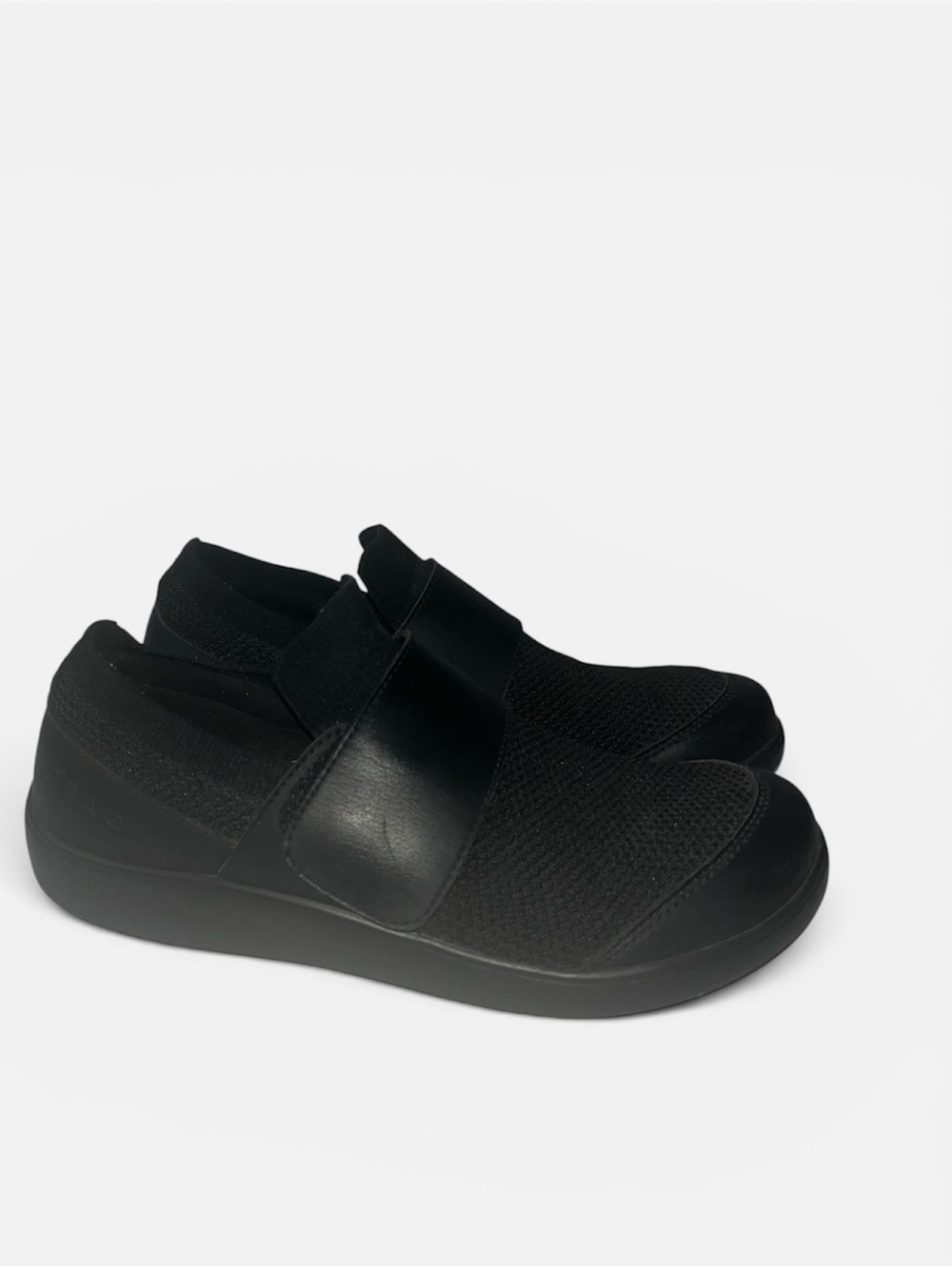 Women’s Black Velcro snap Traq by alegria shoes size 39 9